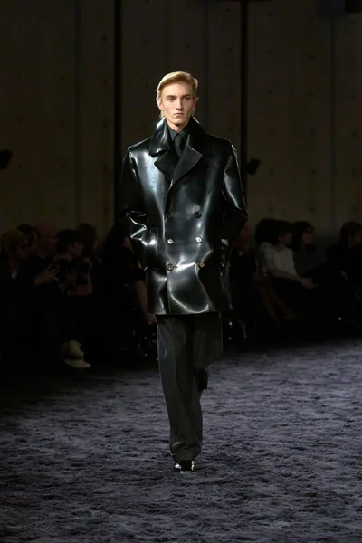 Look 12